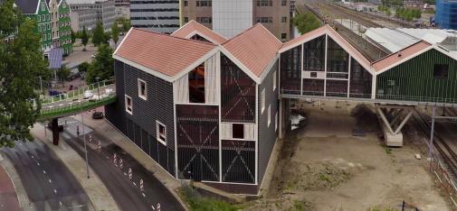 En el proyecto de Zaandam se recubrieron alrededor de 2.000 m² de superficie de suelo con sistemas MC, a plena satisfacción de todos los implicados. Rápido, seguro, fiable y de una calidad visiblemente alta, MC-Dur TopSpeed realmente cumple, incluso en condiciones ambientales invernales.